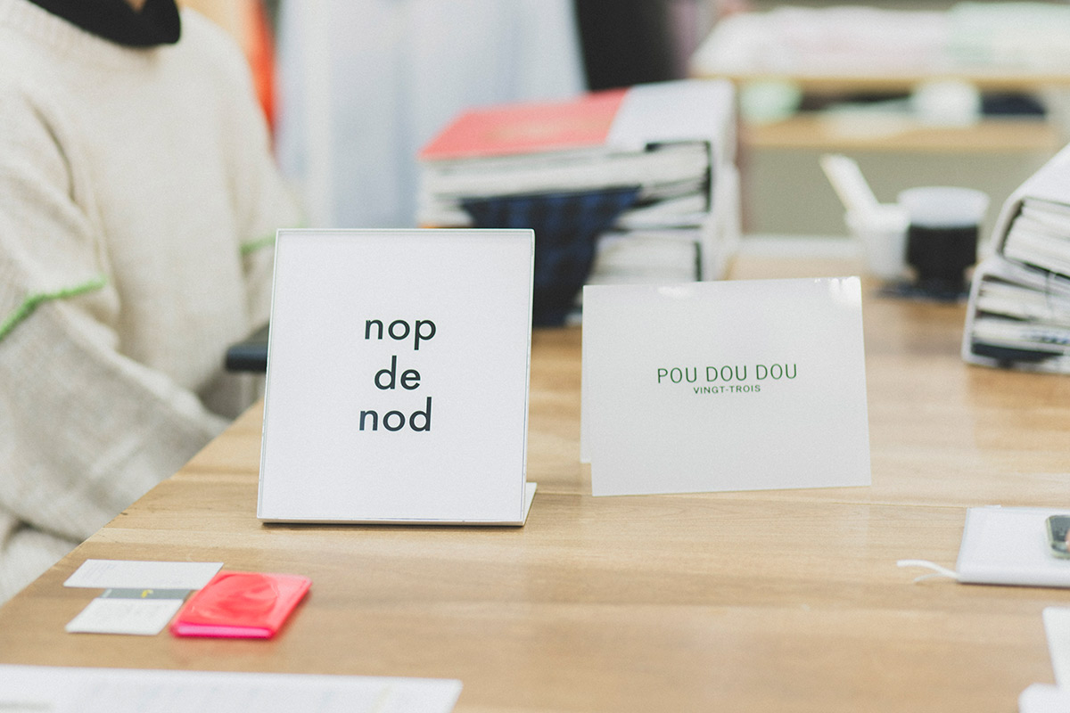 ナチュラルな風合いのディスプレイが並ぶ「nop de nod」のショールーム