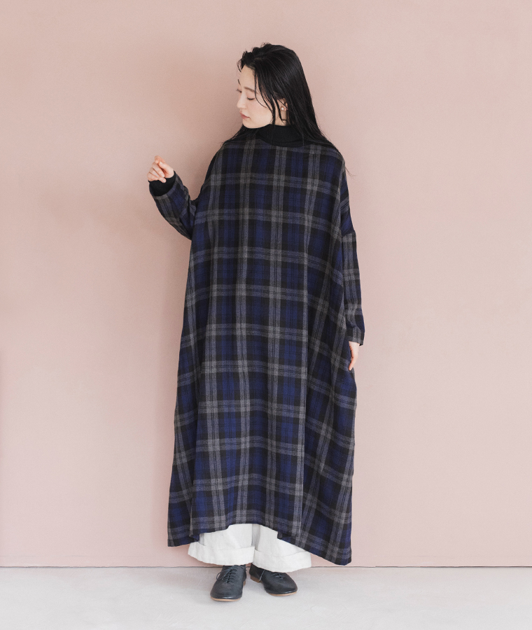 D*g*y福袋チェック柄プルオーバーとデニム裾ゴムシャーリングパンツのコーディネート