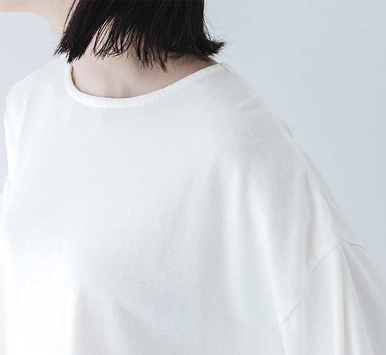 HEAVENLY ワイドＴシャツ 首元