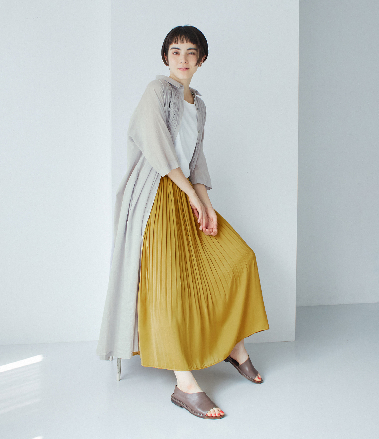 sosotto アンティークサテン消しプリーツスカート 座り