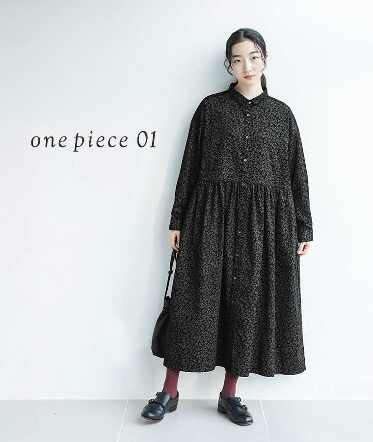 ista-ireの別注｜花柄コーデュロイ　ちび襟ワンピースを着用した正面全身で前開きデザインとちび襟を確認できるカット