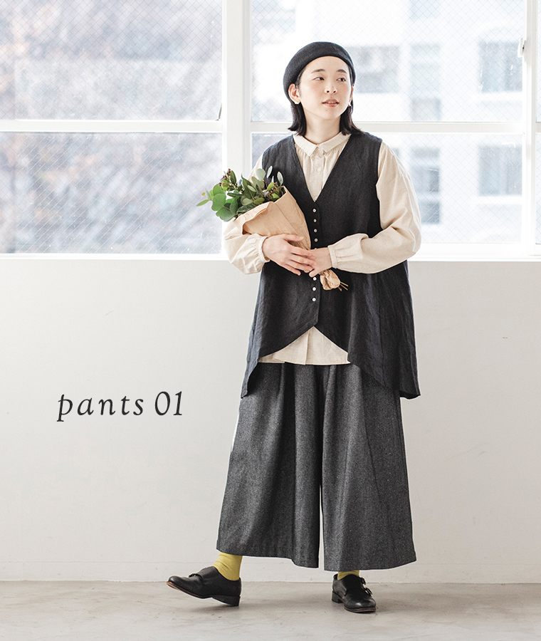 08Mabの別注｜コットンリネンデニムワイドパンツを着用したモデルの全身正面カット