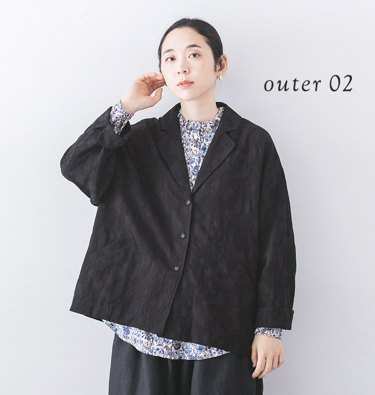 le ciel a temps douxの別注｜ボタニカル柄ジャカード ワイドジャケットのキナリを着用したモデルの正面立ち姿カット