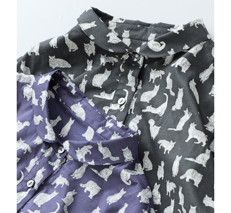 リバティ・ファブリックスネコ柄ブラウス(ブラックとネイビー)置きカット