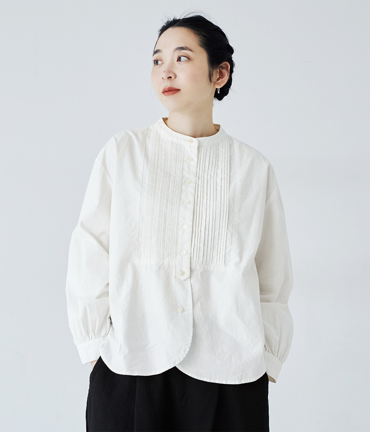 &yarn コットンリネンピンタックブラウス メイン画像