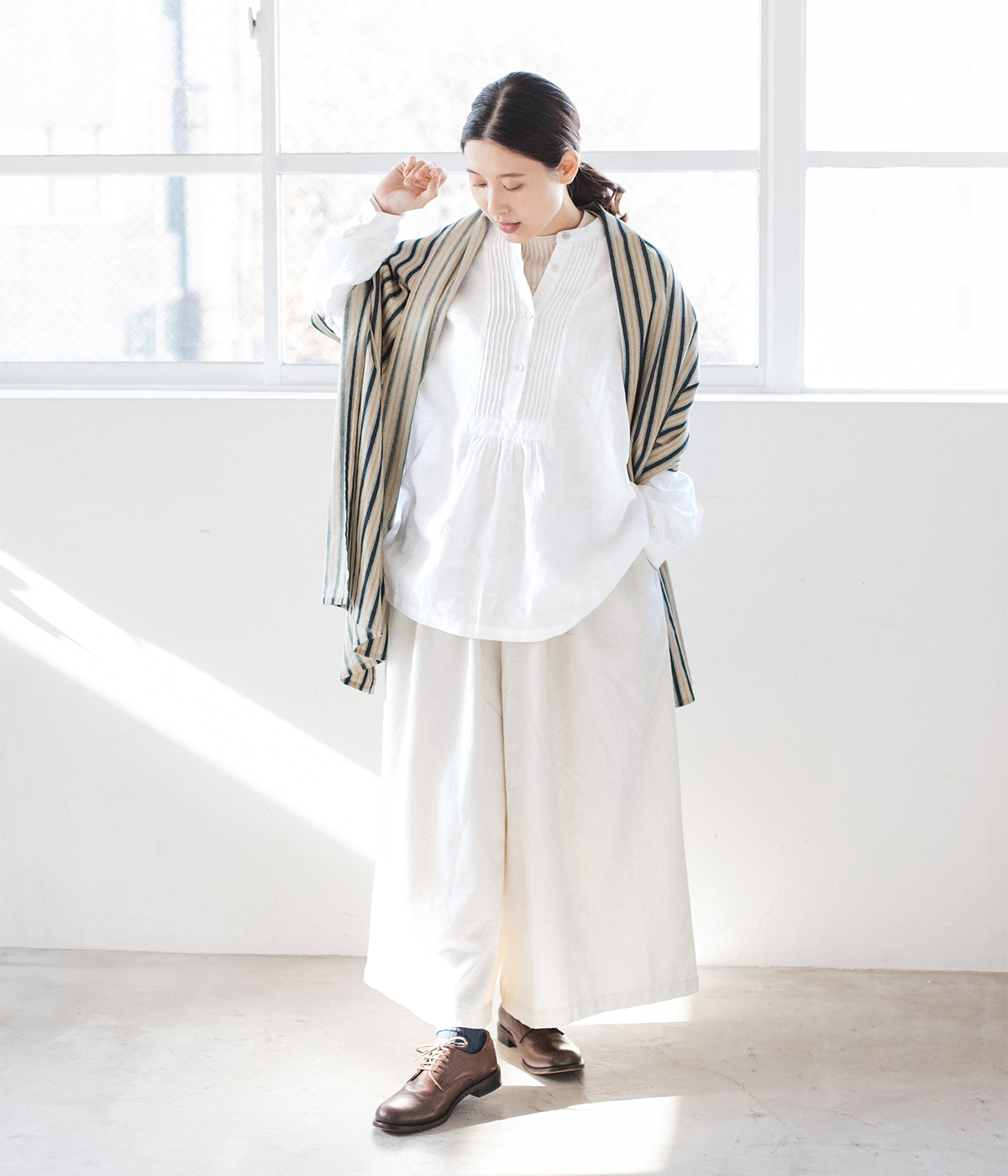 08Mab 別注 コットンリネンデニムワイドパンツ コーディネート画像2