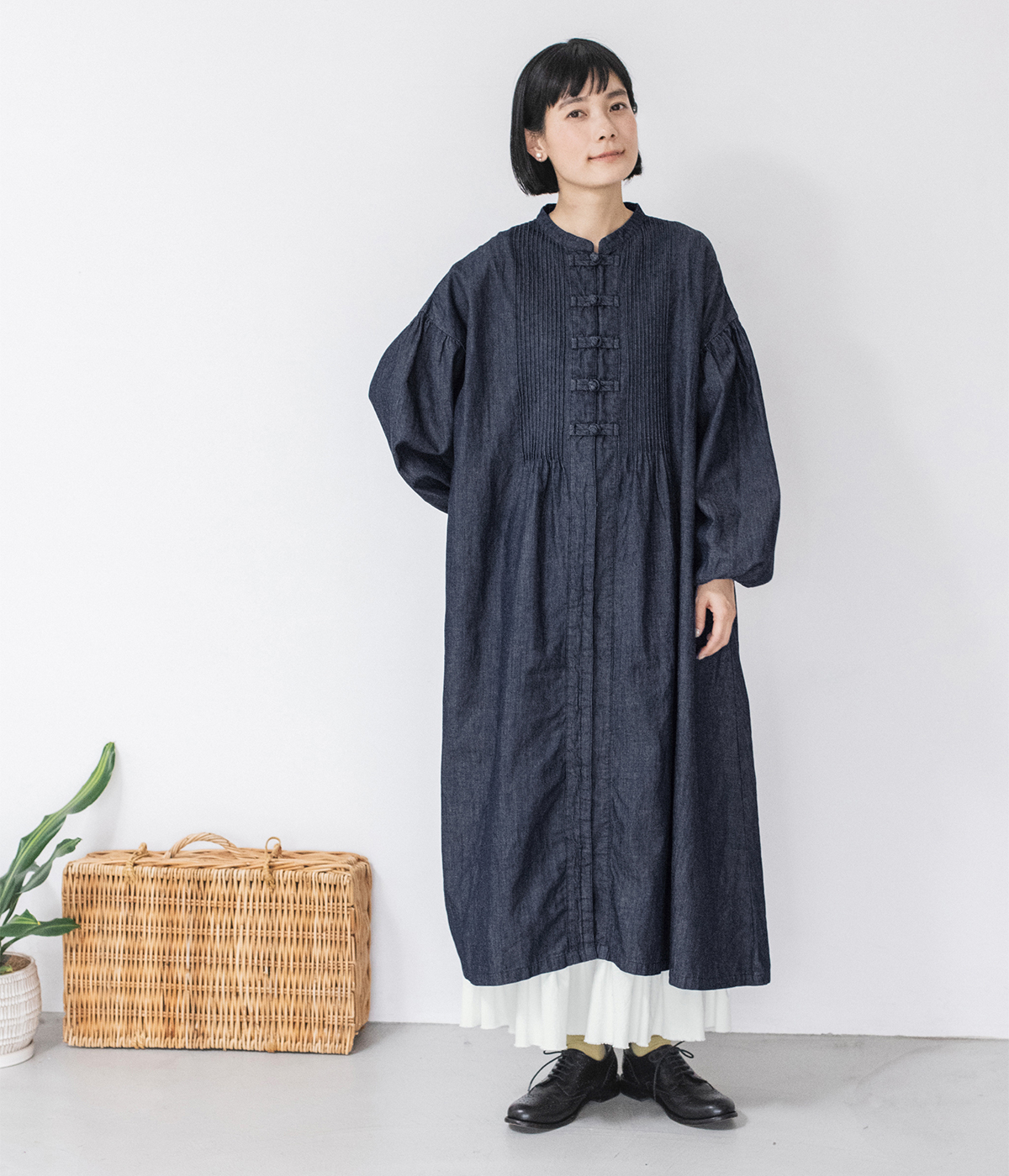 D*g*y 一部別注 コットンリネンデニム チャイナボタンワンピース コーディネート画像1