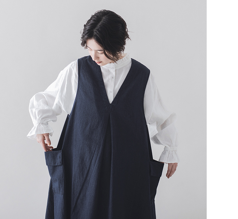 &yarn コットンリネンデニム ジャンパースカート 上半身寄り前