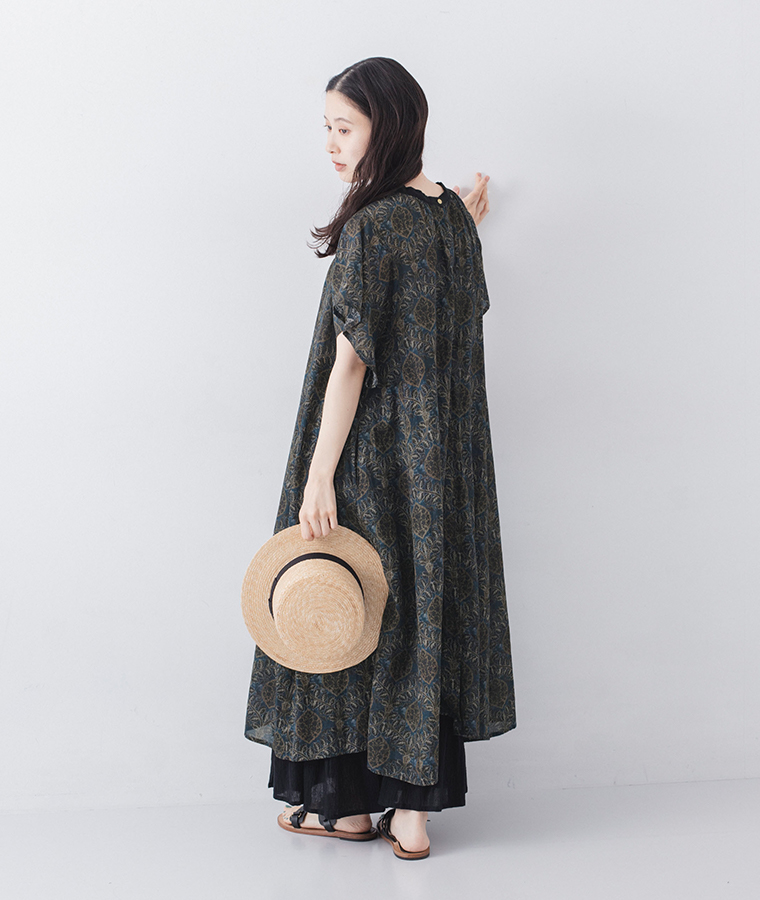 CALINEr le prmer アラベスクリーフプリント 2wayギャザーワンピース 全身前