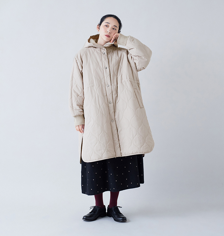 D*g*yのひょうたんキルトフーディーコートを着用した正面コーディネート
