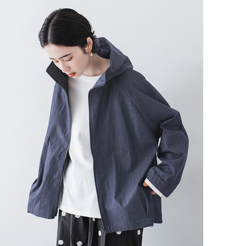 コットンナイロンフードジップブルゾン ネイビーの上半身前開けカット