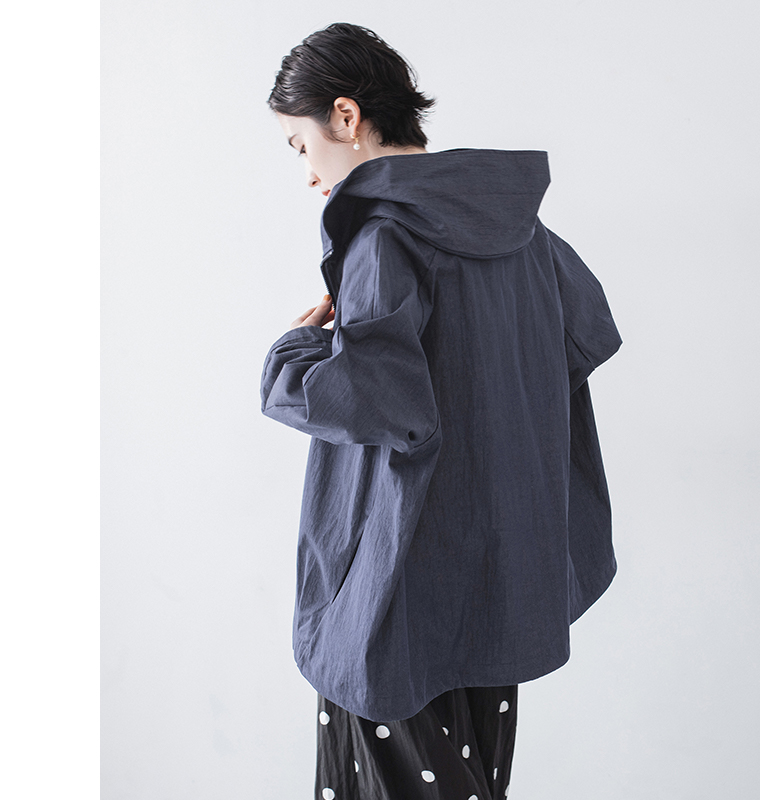 コットンナイロンフードジップブルゾン ネイビーの上半身背面カット