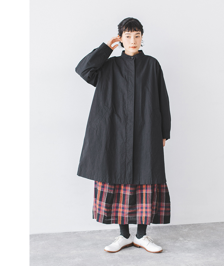 別注｜ハイネック比翼ミドル丈コート ブラックの全身正面カット