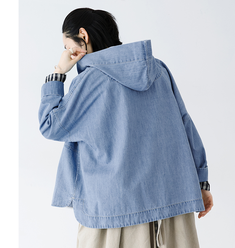 別注｜デニムフーディーブルゾン ライトブルーの上半身背面カット