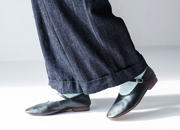 &yarn コットンリネンデニム タックワイドパンツ