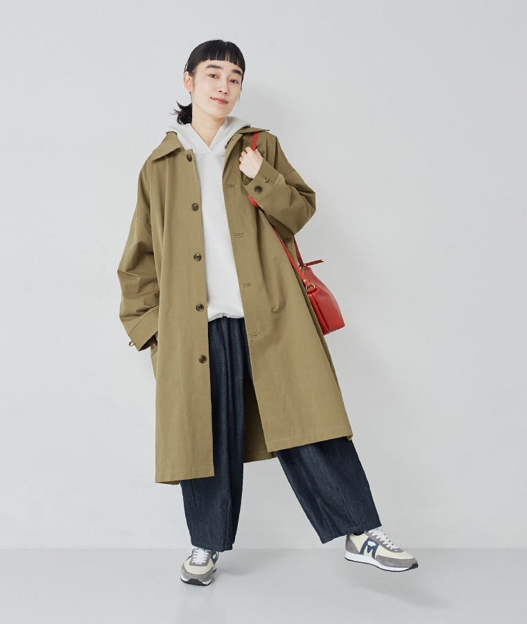 &yarn のビッグカラーコート（ダークベージュ）着用の正面コーディネート