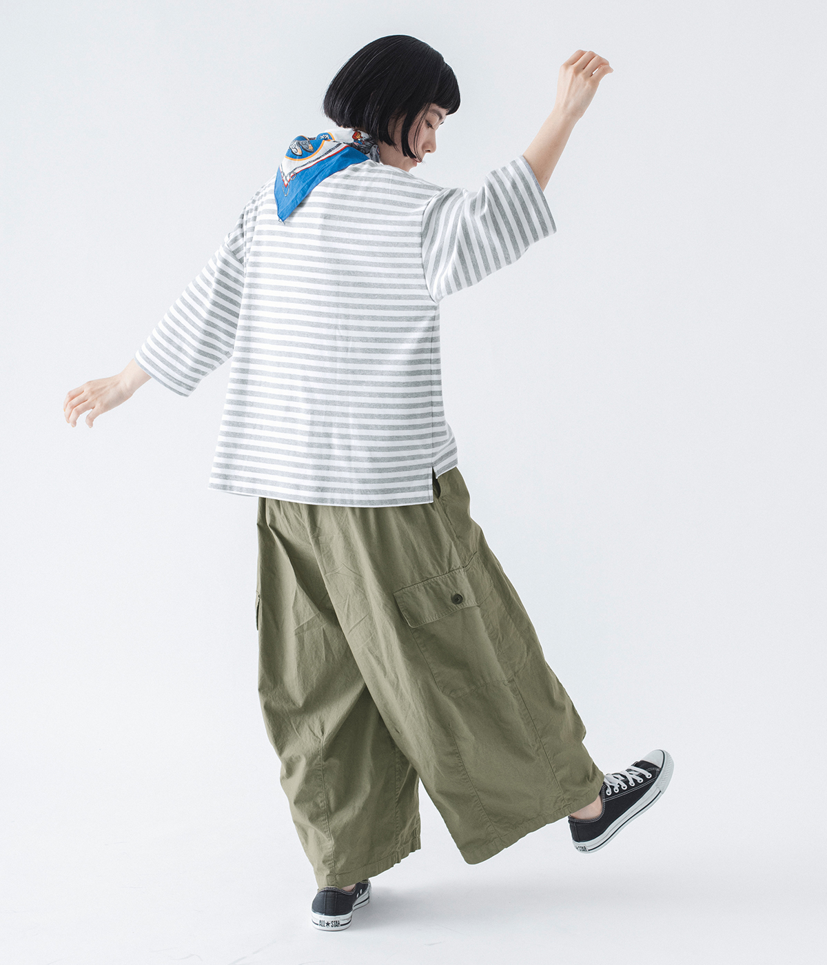 &yarn 1枚で着映えるワイドプルオーバー(ライトグレー)の全身コーディネート