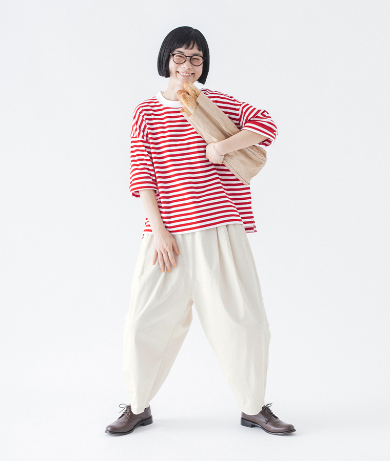 &yarn 1枚で着映えるワイドプルオーバー(レッド)着用の全身コーディネート