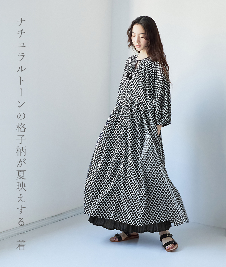 &yarn ギャザーワンピース ベージュ×ブラック ふわり全身カット