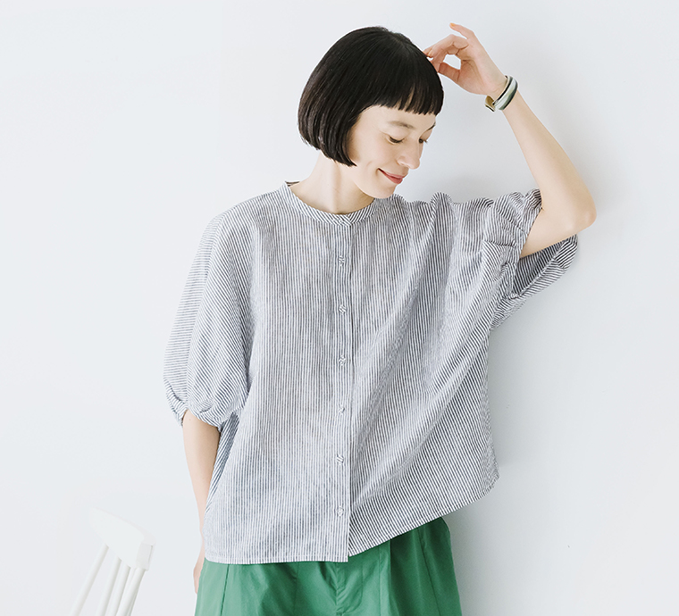 Bliss bunch コットンリネンパフスリーブドルマンシャツ ブラックストライプ 上半身寄り