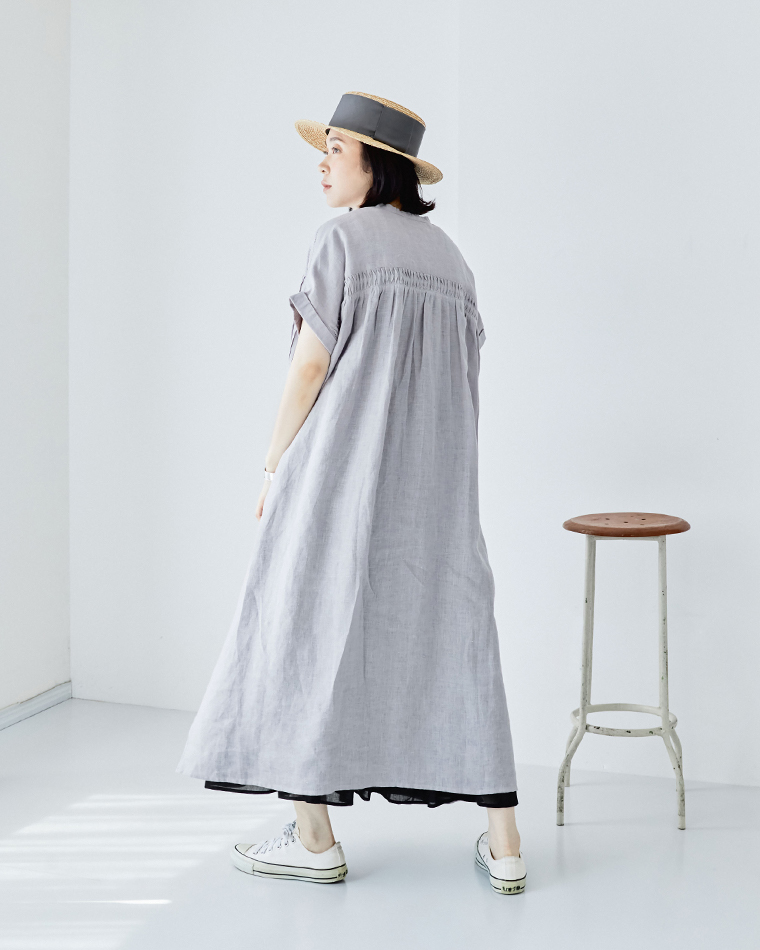 LUPILIEN by natulan【別注】リネンメニーピンタックワンピースライトグレーの身幅と袖口