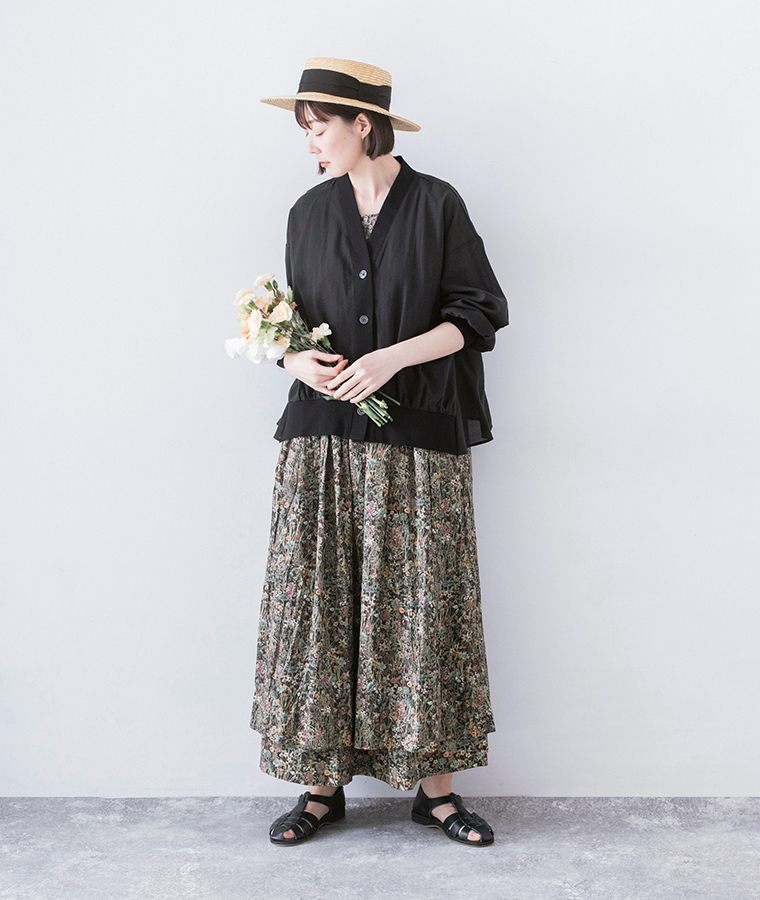 &yarn シアーカーディガン ブラック 全身
