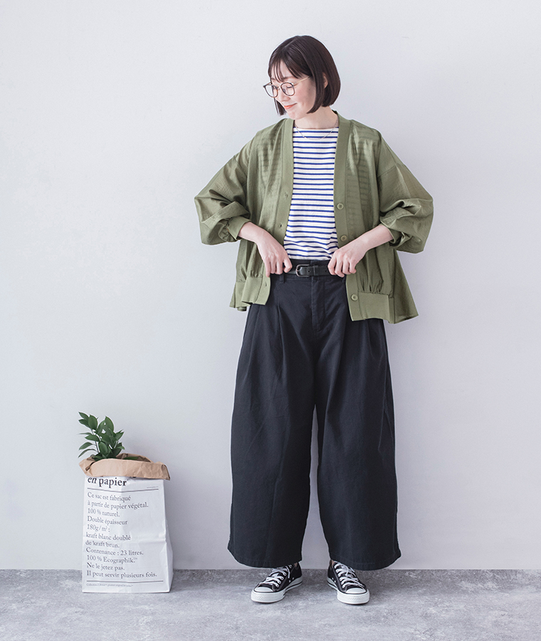 &yarn シアーカーディガン カーキ 全身