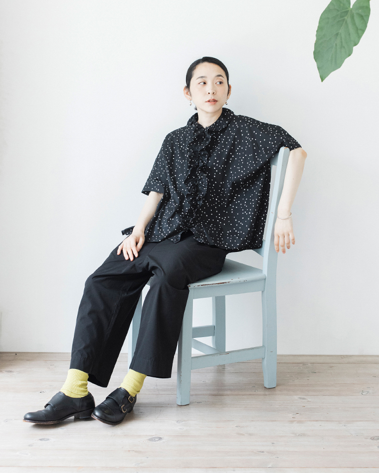 nop de nod ローンフリルブラウスのドットと身幅