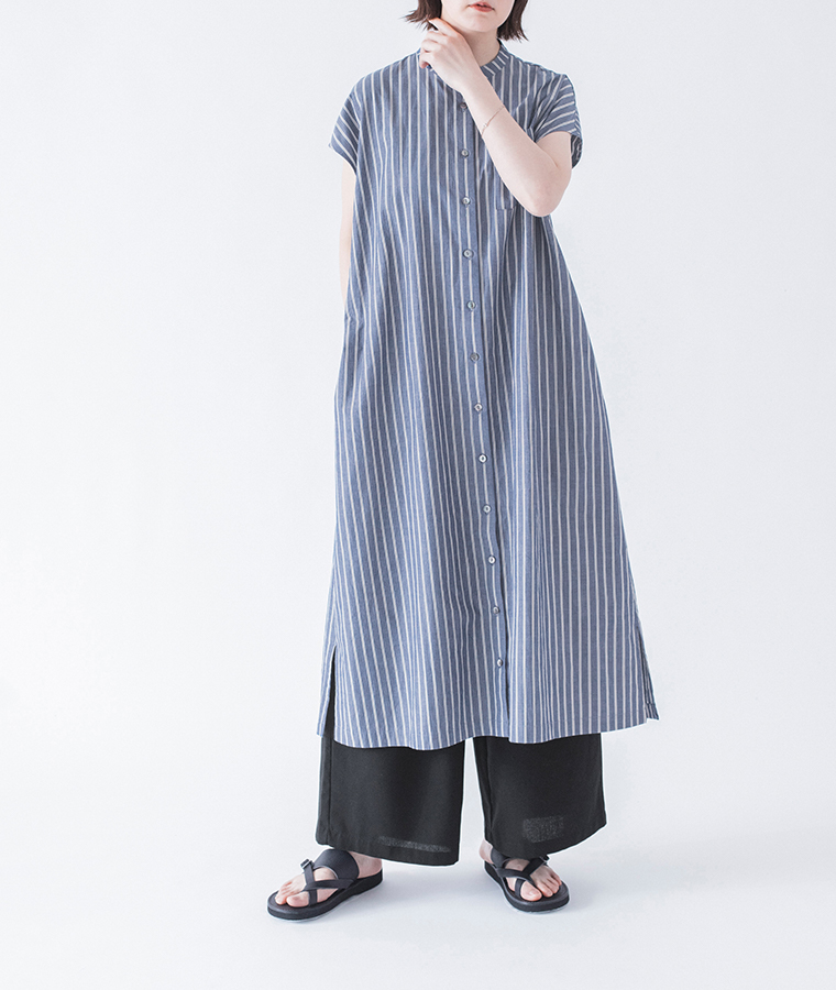 &yarn わたしの大人服。 ストライプワンピース(ネイビー)の全身前