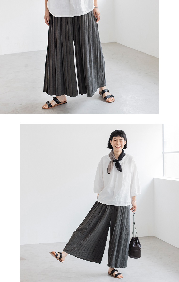 koibitomisaki 　コイビトミサキ　プリーツパンツ　チャコール　下半身寄り　動きのあるシルエット