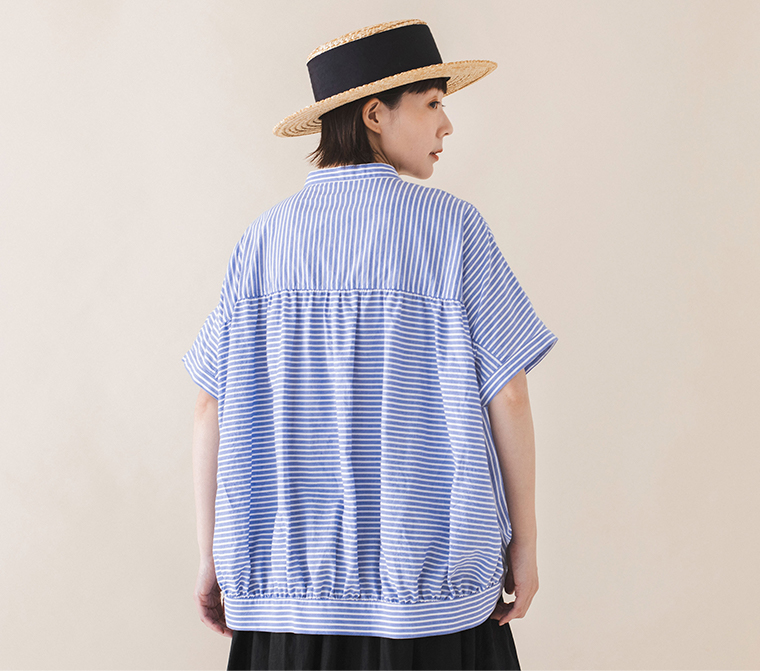 &yarn コットンリネンストライプシャツ 上半身寄り後ろ