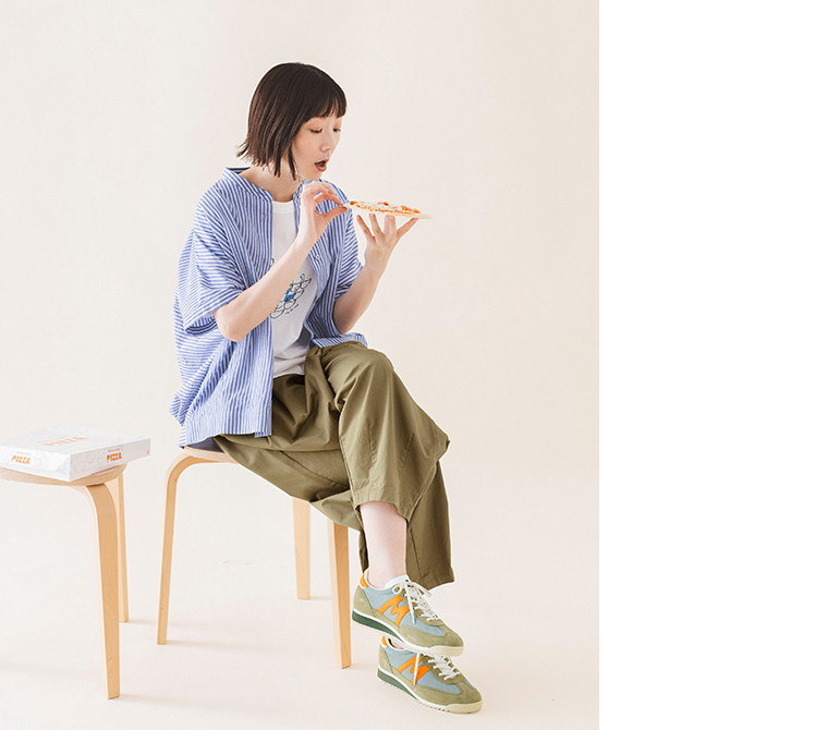 &yarn コットンリネンストライプシャツ ブルー 羽織り 座りカット右
