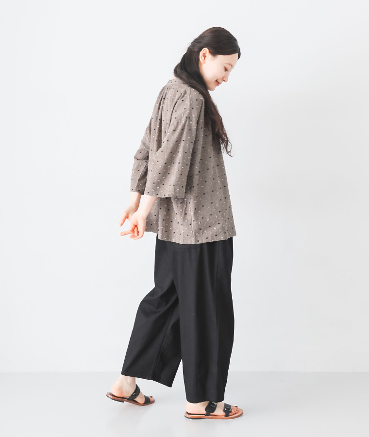 【 COLORK 】コットン すっきりワイドパンツ 全身コーディネートバックスタイル