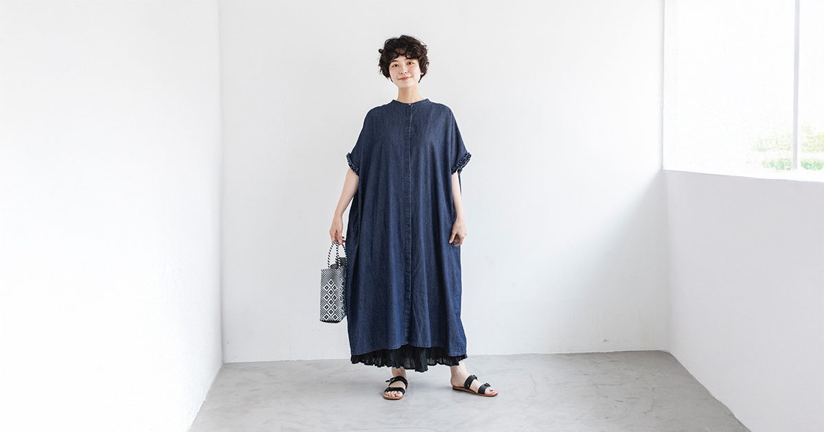小さめフリルがひとさじの甘さを添える【＆yarn】大人のデニムワンピース