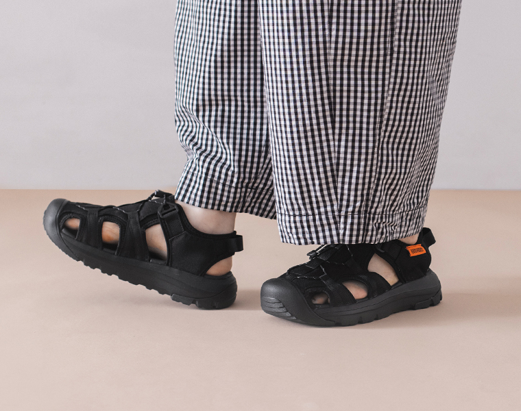UNIVERSAL OVERALL UO32ブラックのタグ
