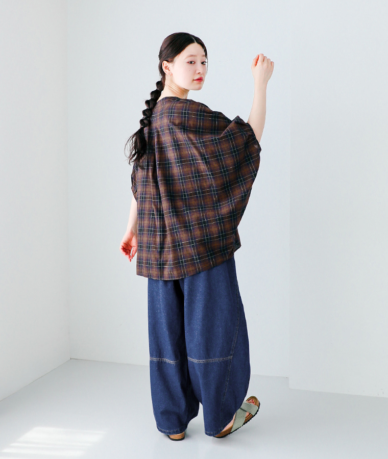 【 refined works 】サンドウォッシュチェックバンザイブラウス 全身コーディネートバックスタイル