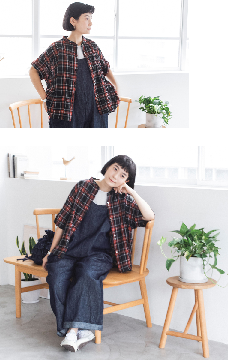D*g*y  別注｜シャーリングシアーチェック柄シャツ　ブラック　前開け　座ったイメージ