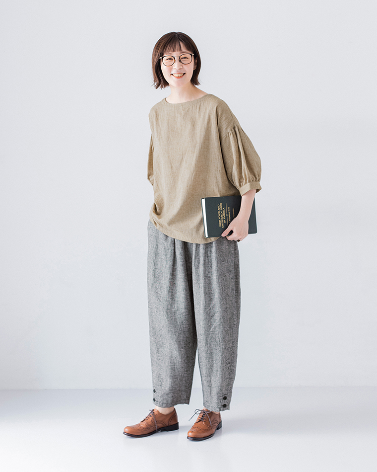 &yarnコットンリネンラミー混プルオーバーイエローの長く着まわせるアイテム