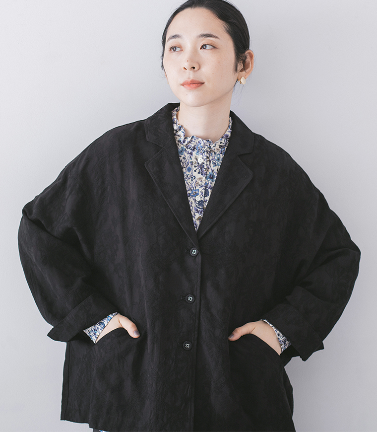 le ciel a temps doux 別注｜ボタニカル柄ジャカード ワイドジャケットブラックの柄とロングシーズンの着まわし