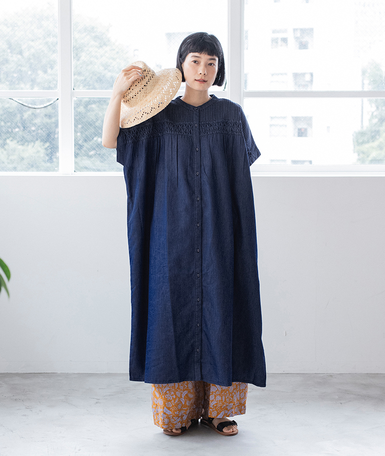 【 別注｜LUPILIEN by natulan 】デニムスモッキングピンタックワンピース 前閉め