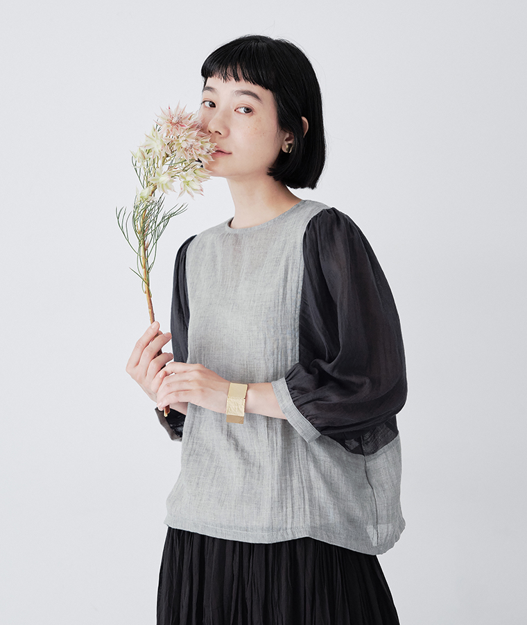 【 le ciel a temps doux 】コットン混ガーゼシャンブレー無地ブラウス