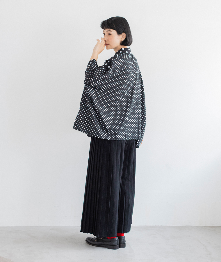 【 別注｜koibitomisaki 】ドット切替えブラウス 全身コーディネートバックスタイル