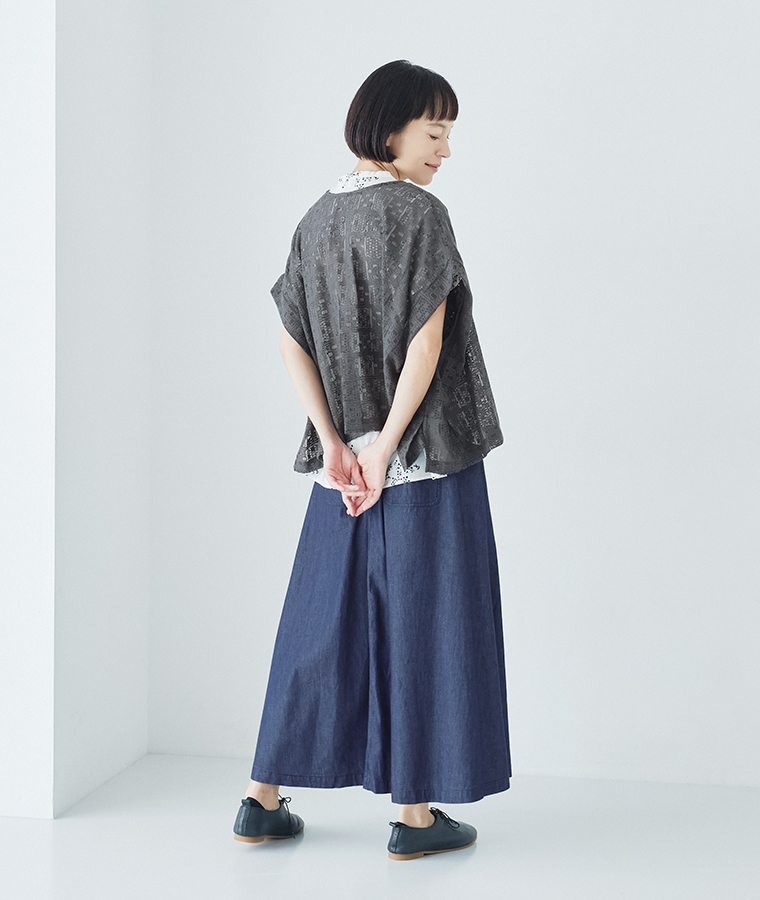 LILASIC 2wayレースプルオーバー チャコール 全身後ろ