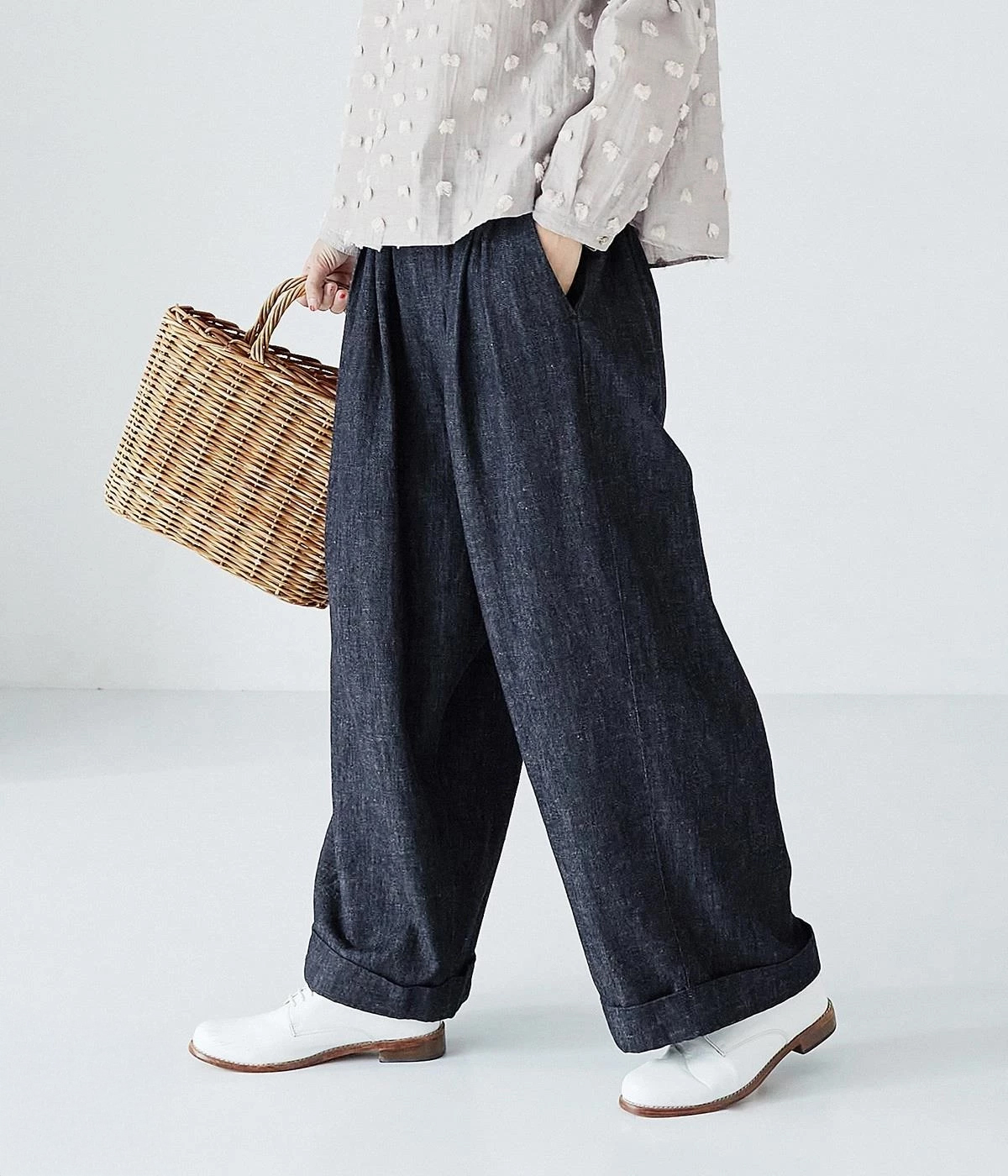 &yarn コットンリネンデニム タックワイドパンツ