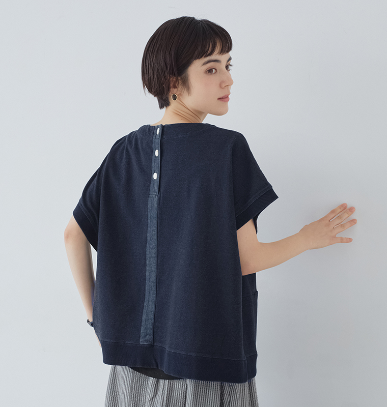 UNPLE 別注｜裏毛デニム切替ベストインディゴネイビーのボタンと襟ぐり