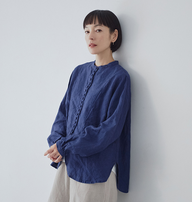 ICHI Antiquitesリネンインディゴドレスシャツの裾の前後差