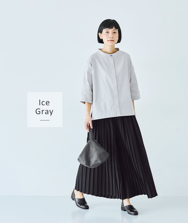 &yarn コットンスタンドカラー半端袖シャツ　アイスグレーの着こなし