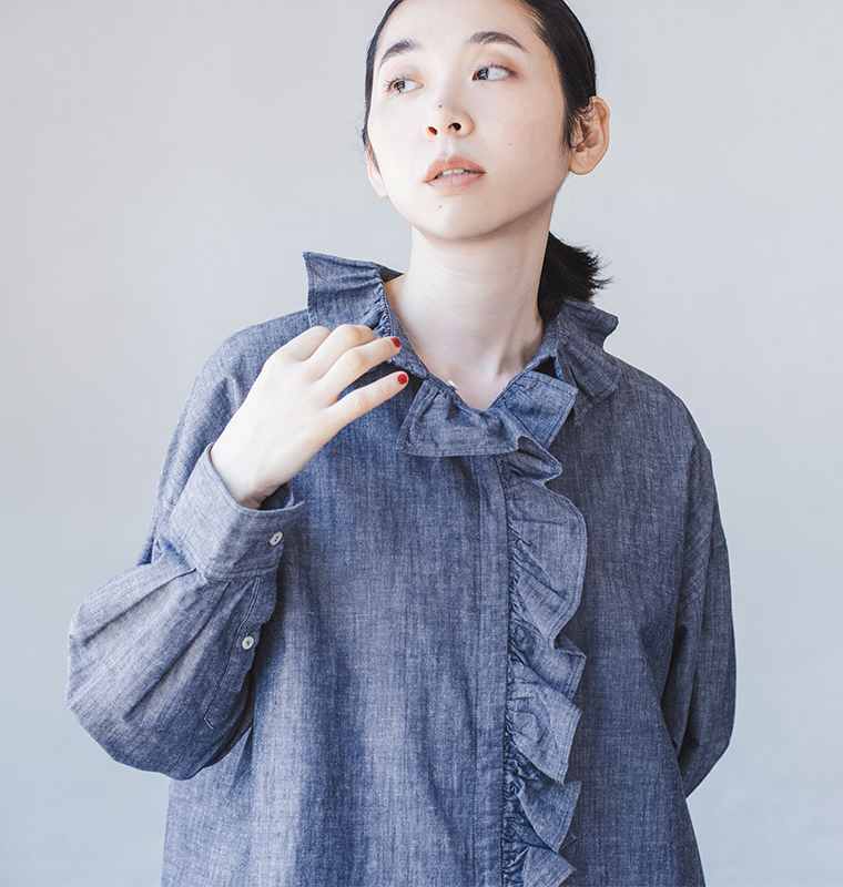 ichi ダンガリー前立てフリルシャツのボタン