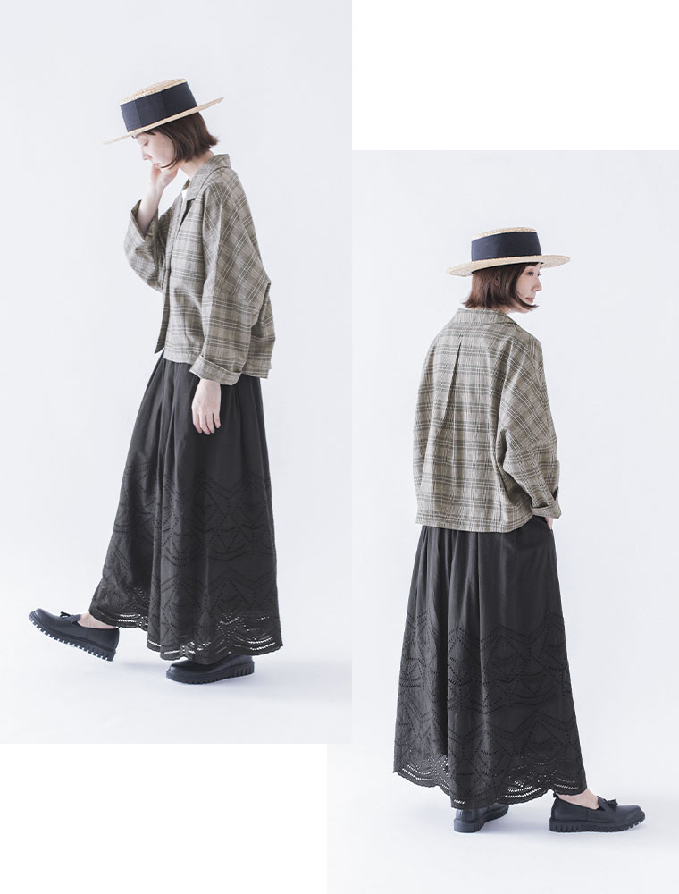 &yarn  カットワークレースワイドパンツ　全身横と後ろ