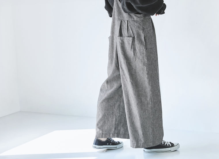 blue willow 別注 ヘリンボーン タックサロペット　ボトムス部分のディテール